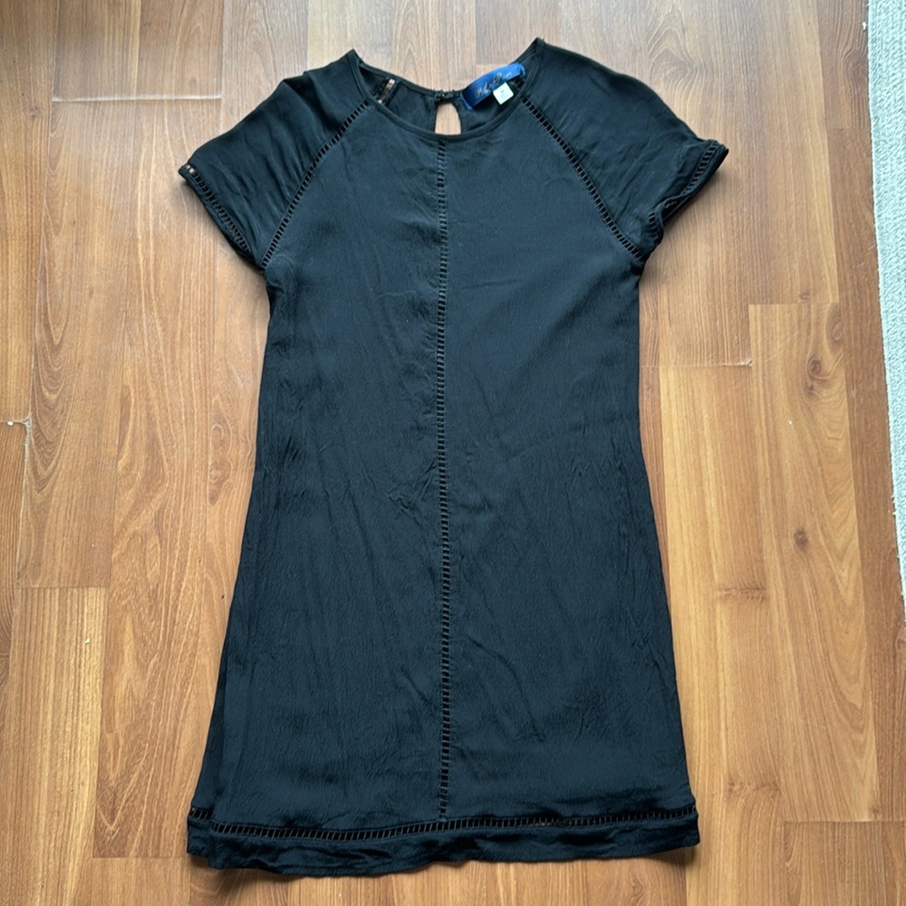 Black short sleeve dress